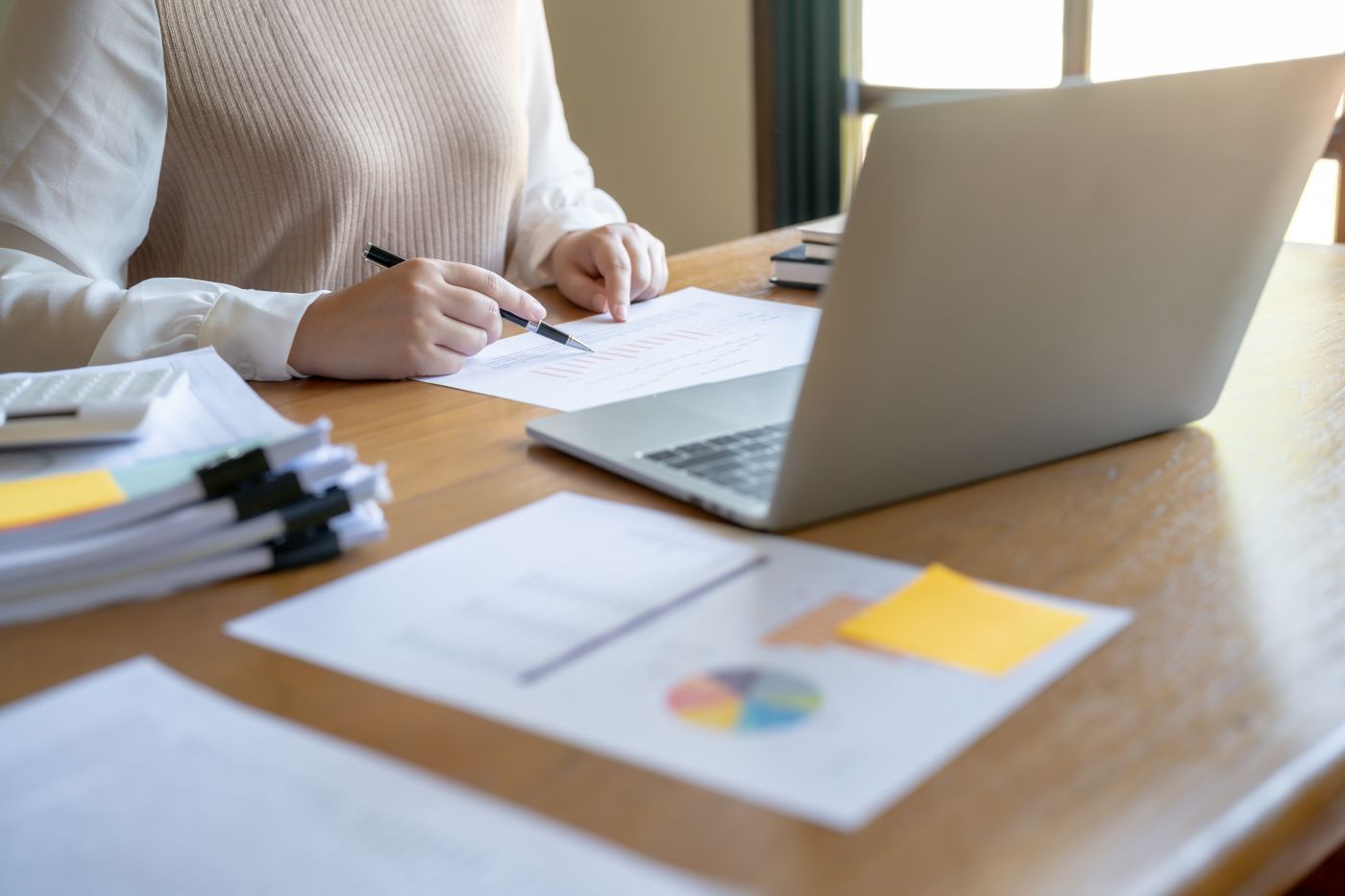 Businesswoman Accountant Analyzing Investment Charts Invoice And - Auster Inteligência Contábil