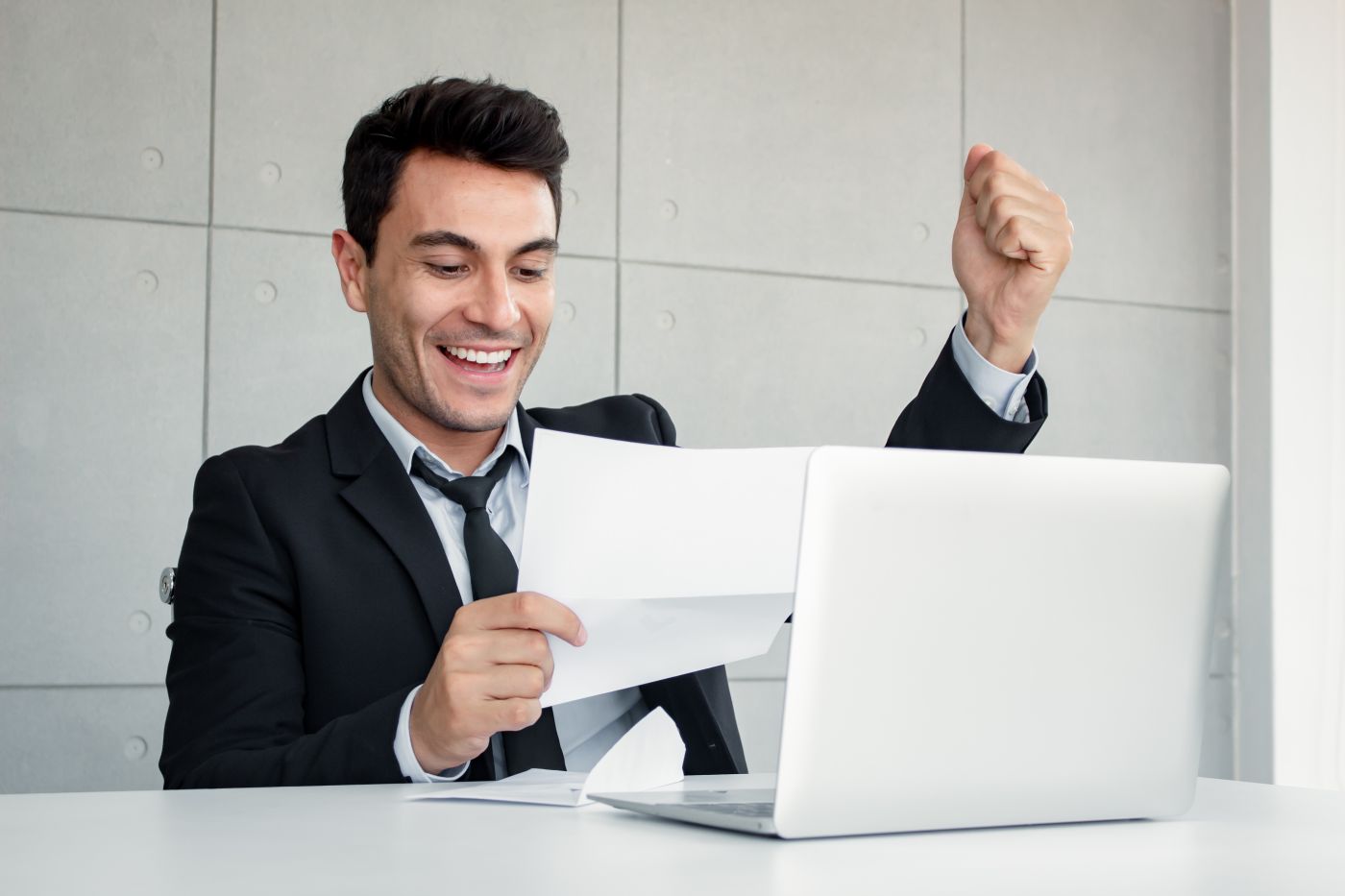 Businessman Opened The Envelope With Symptoms Of Ecstasy. - Auster Inteligência Contábil
