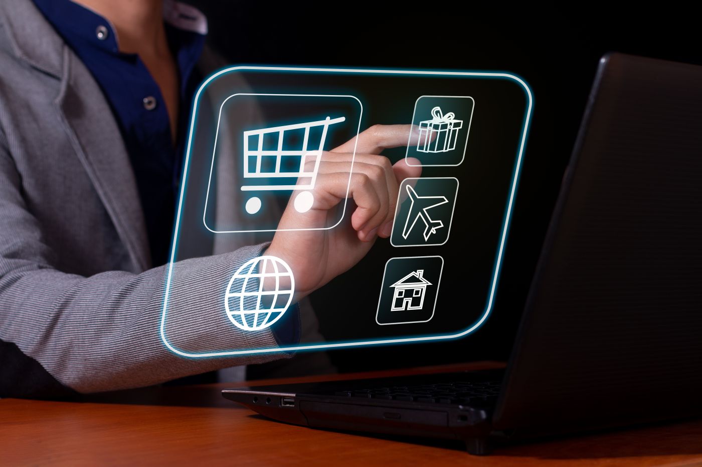 Man Making A Purchase Of Products In A Virtual Store From His Laptop. Stores And Virtual Commerce. - Auster Inteligência Contábil
