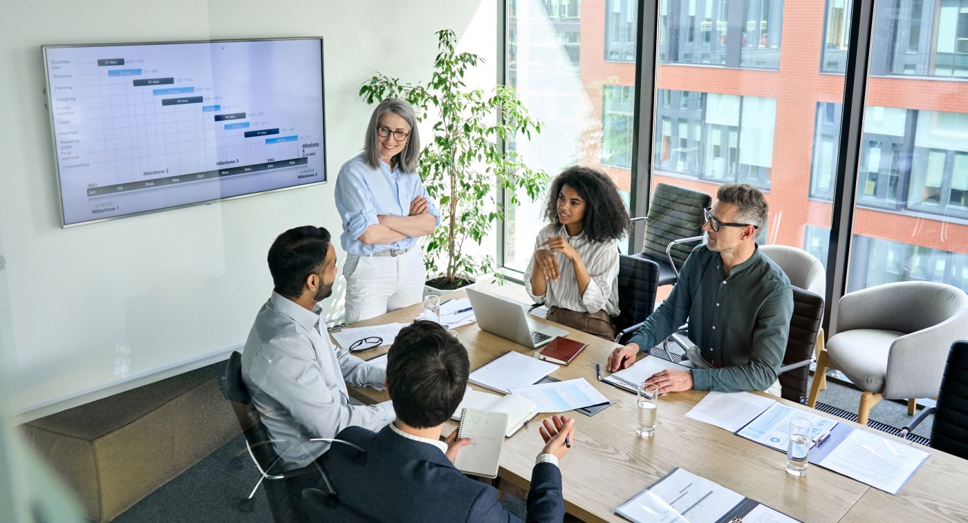Diverse Corporate Team Working Together In Modern Meeting Room Office. - Auster Inteligência Contábil