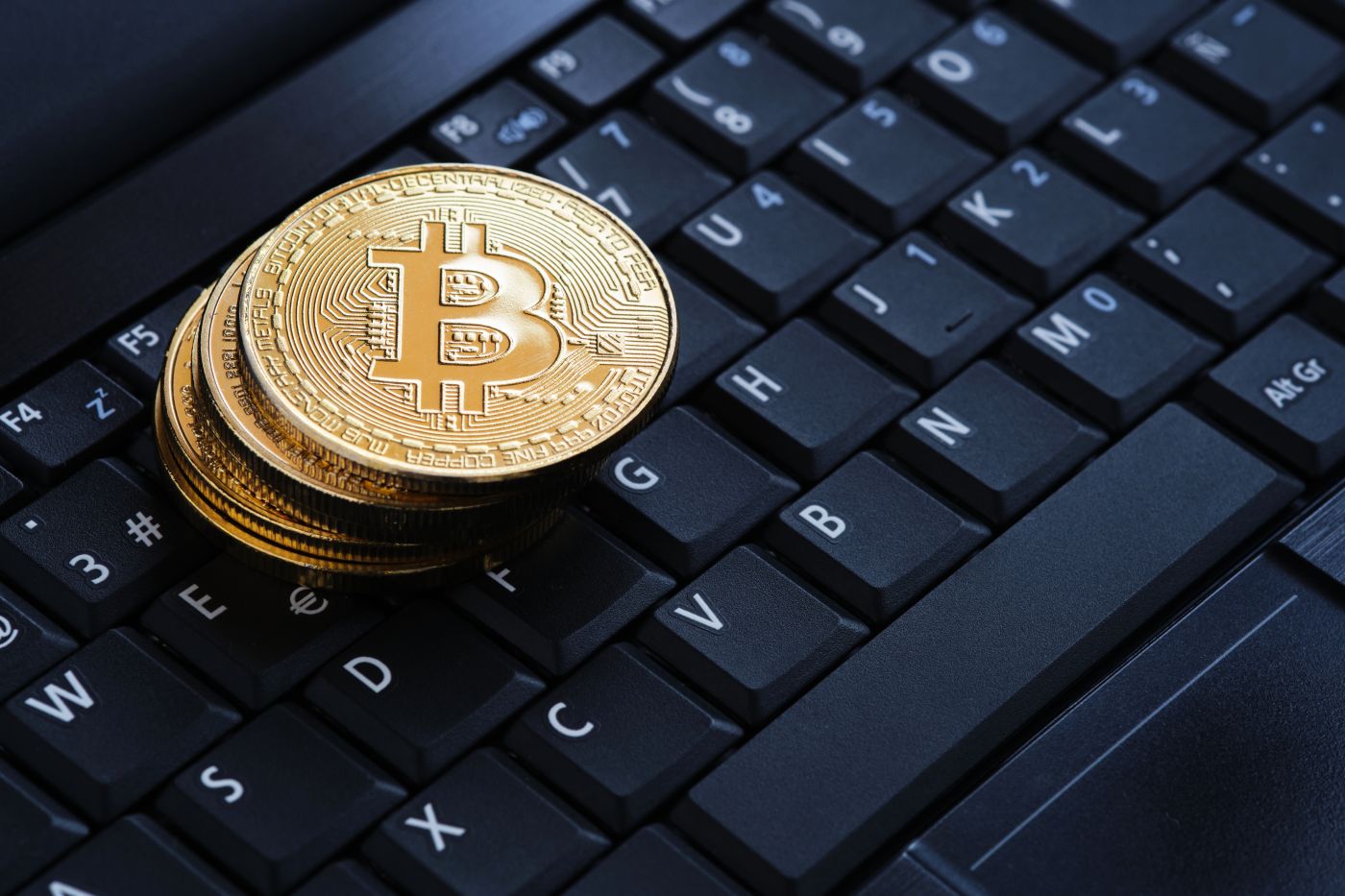 Various Cryptocurrencies And Laptop - Auster Inteligência Contábil