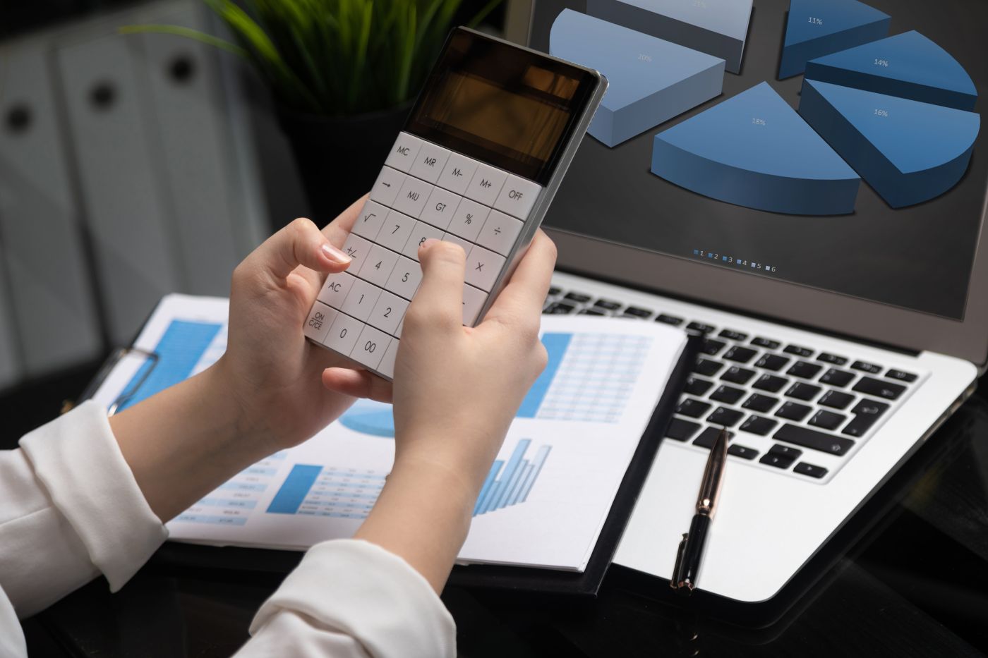 Empresaria Consultora De Investimentos Analisando O Balanco Do Relatorio Financeiro Anual Da Empresa Min - Auster Inteligência Contábil