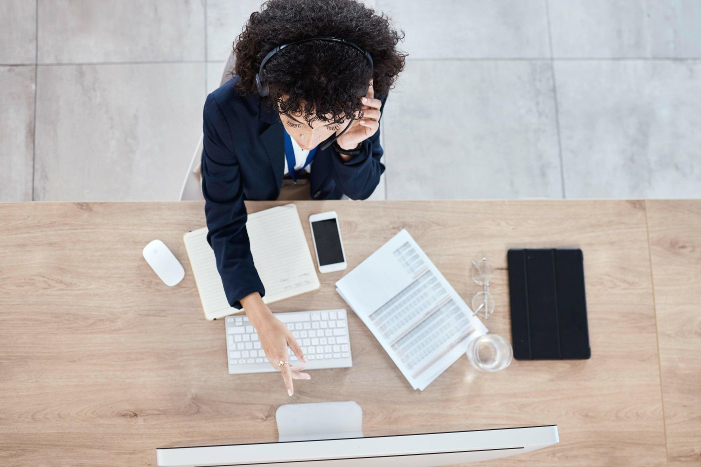 Atendimento Ao Cliente Consultoria Em Informatica E Telemarketing De Mulheres Em Fale Conosco Crm Ou Webinar Min - Auster Inteligência Contábil