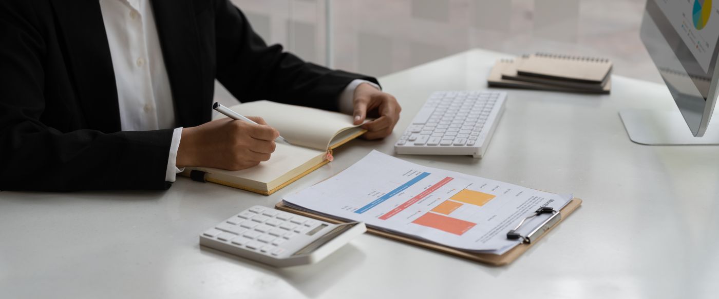 Bookkeeper Or Financial Inspector Hands Making Report, Calculating. Home Finances, Investment, Economy, Saving Money Or Insurance Concept - Auster Inteligência Contábil