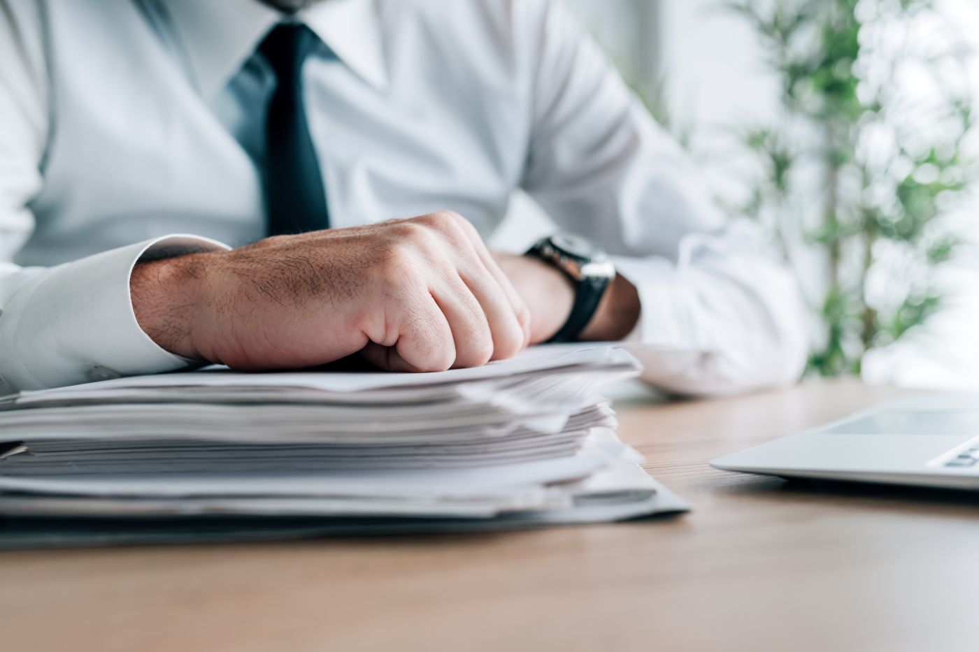 Business Archive, Businessman With Stack Of Company Reports And - Auster Inteligência Contábil
