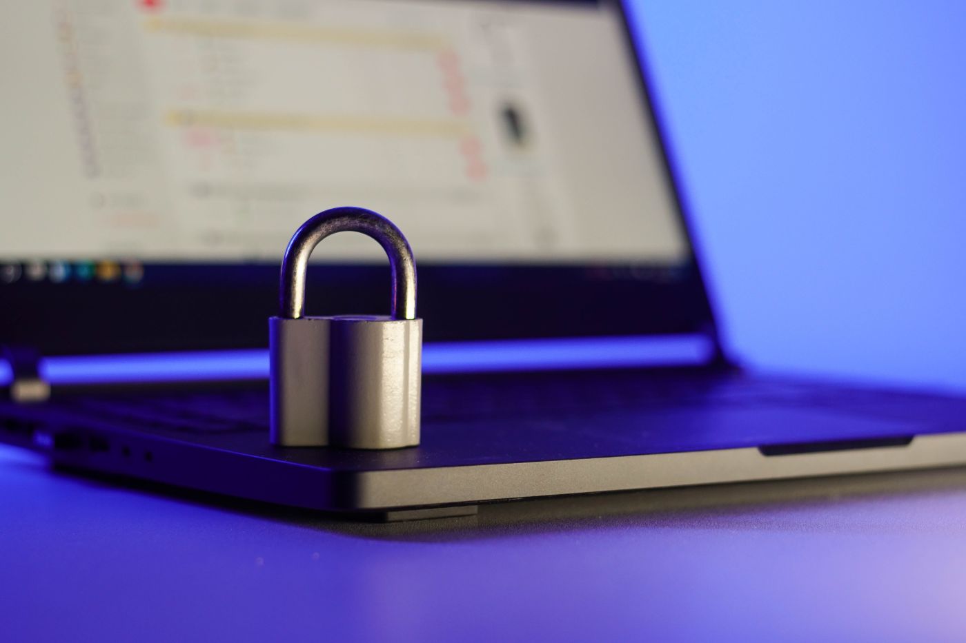 Locked Metal Padlock On A Laptop Keyboard Over Blue Background. Cyber Security, Antivirus Software Concept. - Auster Inteligência Contábil