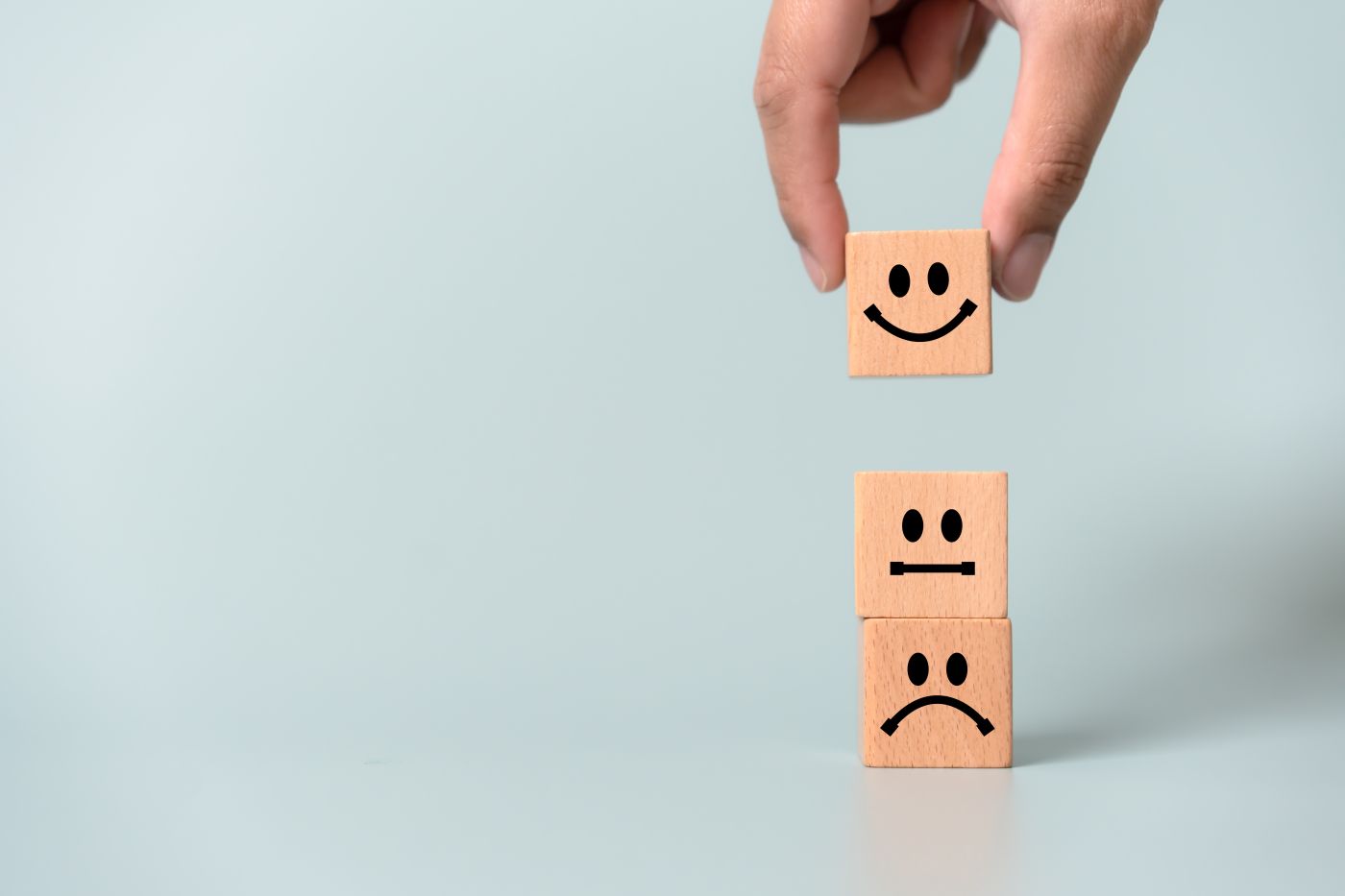 Concept Of Customer Satisfaction Review. Customer Choose Best Rank With Smiling Face. - Auster Inteligência Contábil