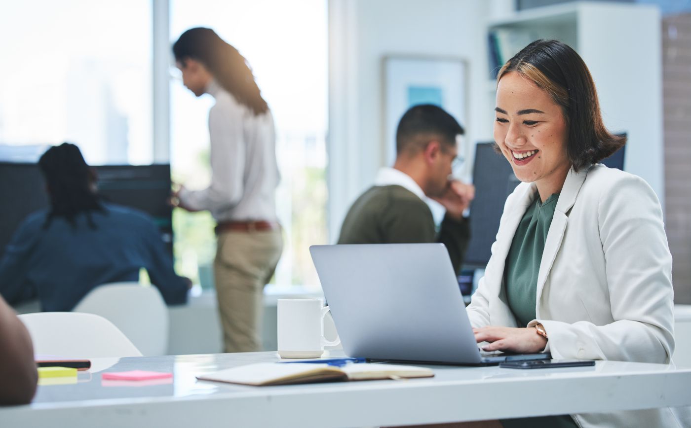 Business Smile And Woman With Laptop Typing And 2023 11 27 04 53 33 Utc 1 - Auster Inteligência Contábil